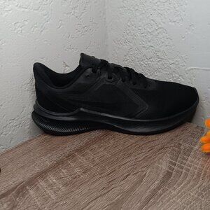 Nike Black Running Shoes – Lightweight & Comfortable – Size 7.5